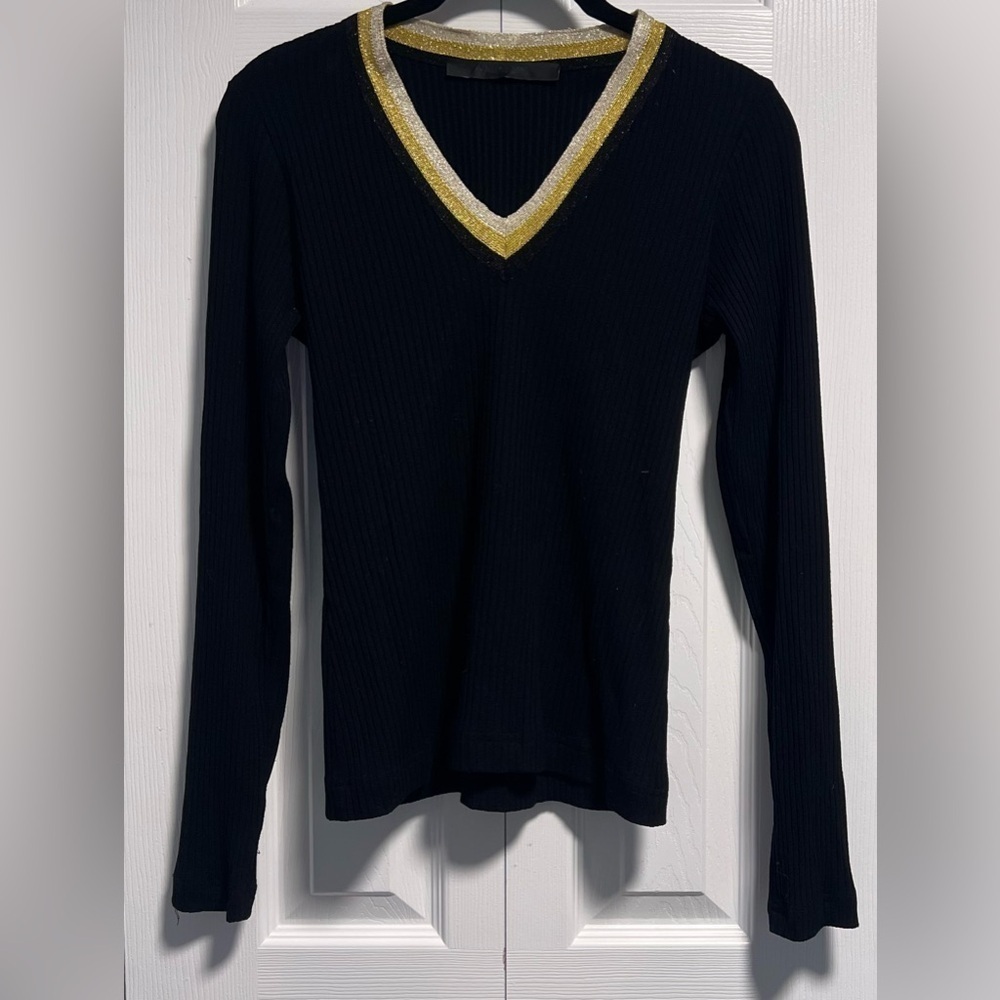 Daniela Corte Ribbed Long Sleeved Gold Collar V Neck Sweater